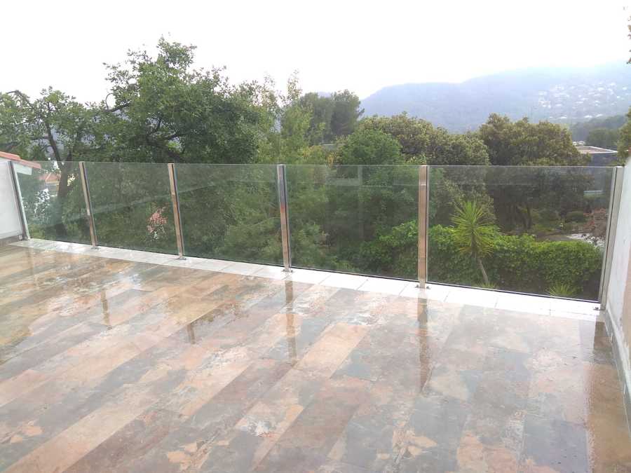 Barandilla acristalada vidrio 5+5 y soportes de acero inox .