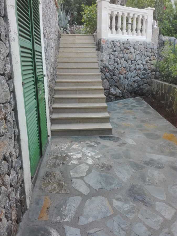 Escalera de piedra