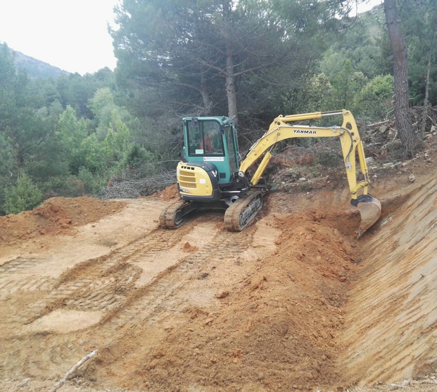 Perfilado taludes parcela