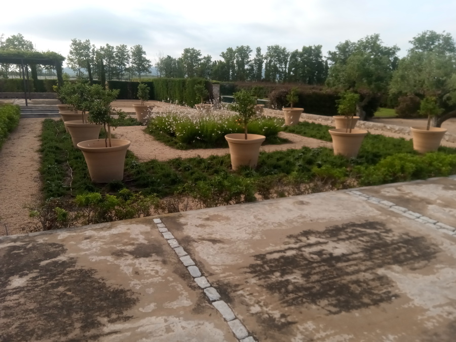 jardín monocromático