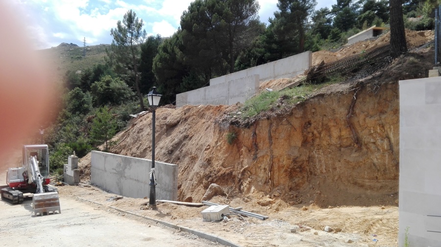 Muros contención parcela chalet