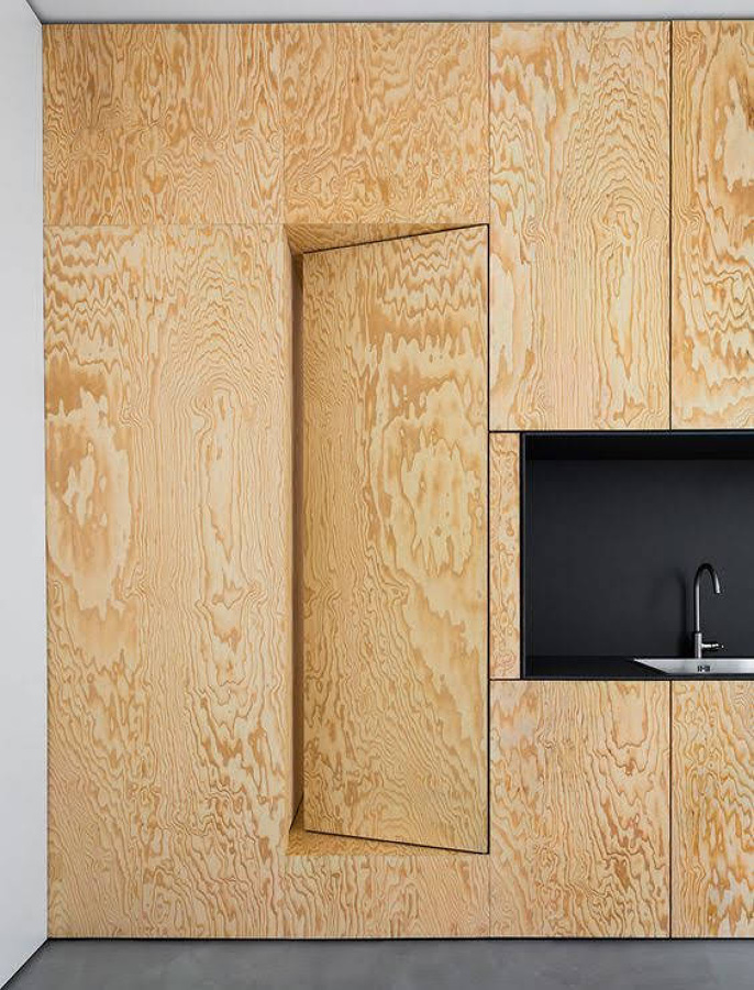 Pared forrada y puerta igual