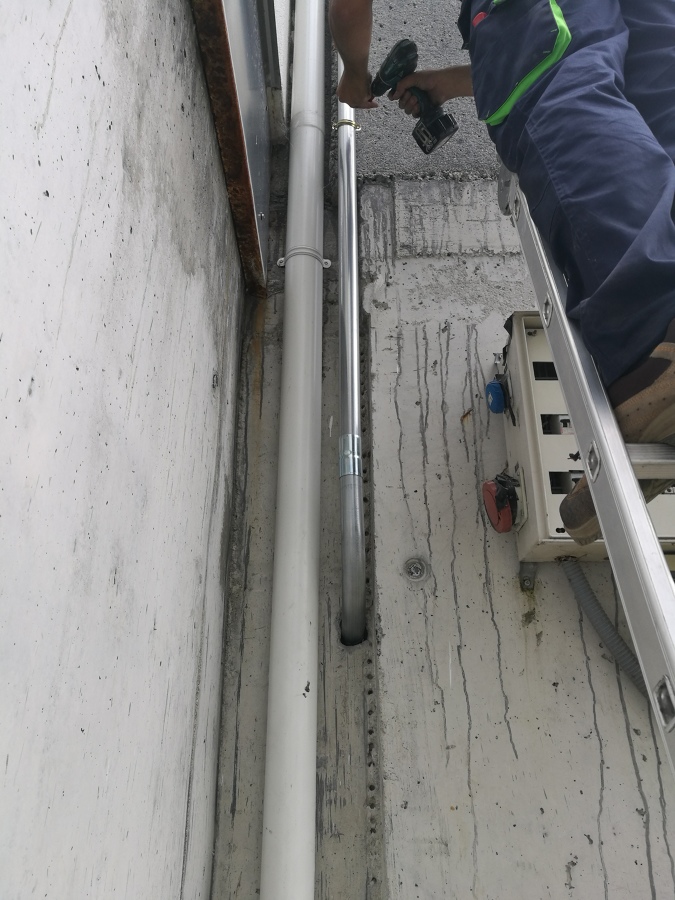 Instalación de tubo de acero