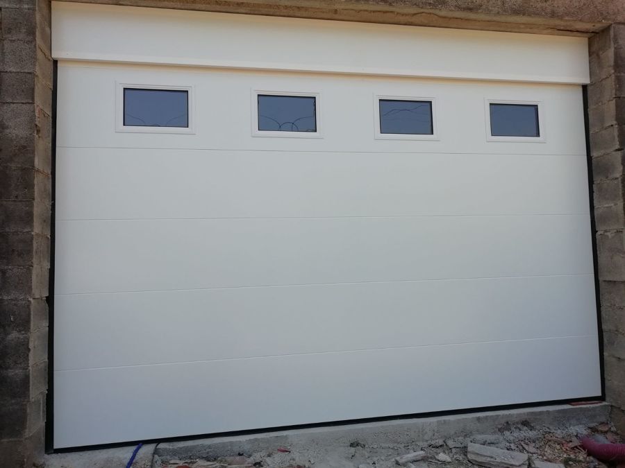 Puerta seccional automática panel liso