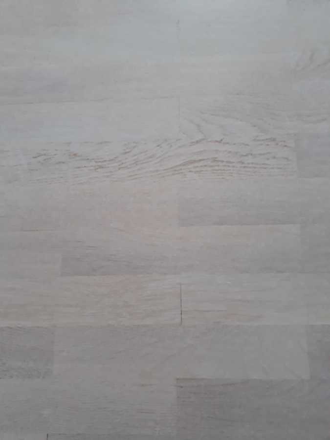 MADERA DE ROBLE CON UN TOQUE BLANCO