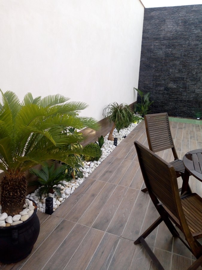 Detalle pared lateral de jardín