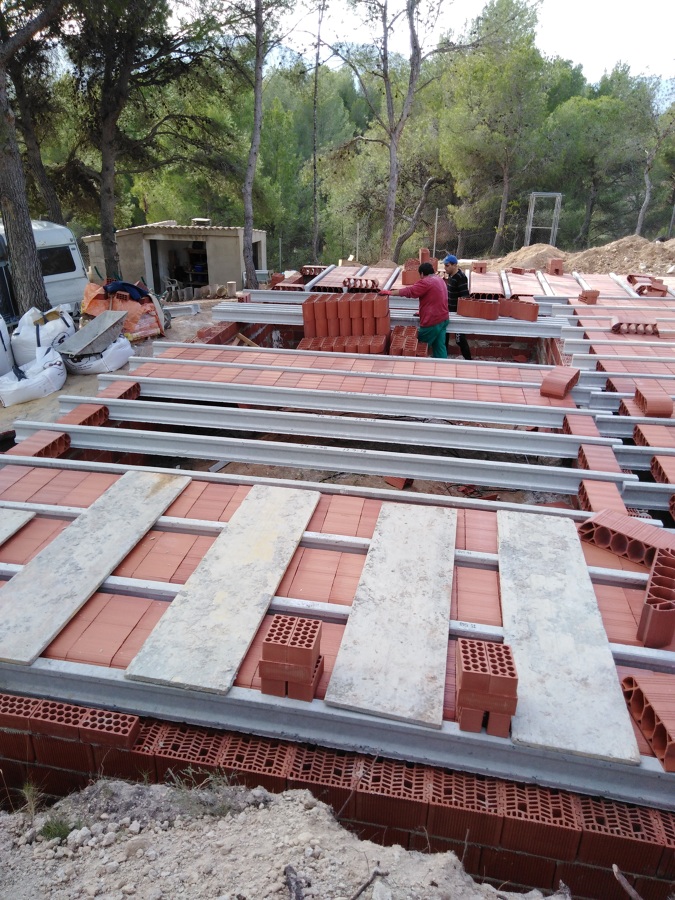 Colación de vigas y bovedillas y mallazo