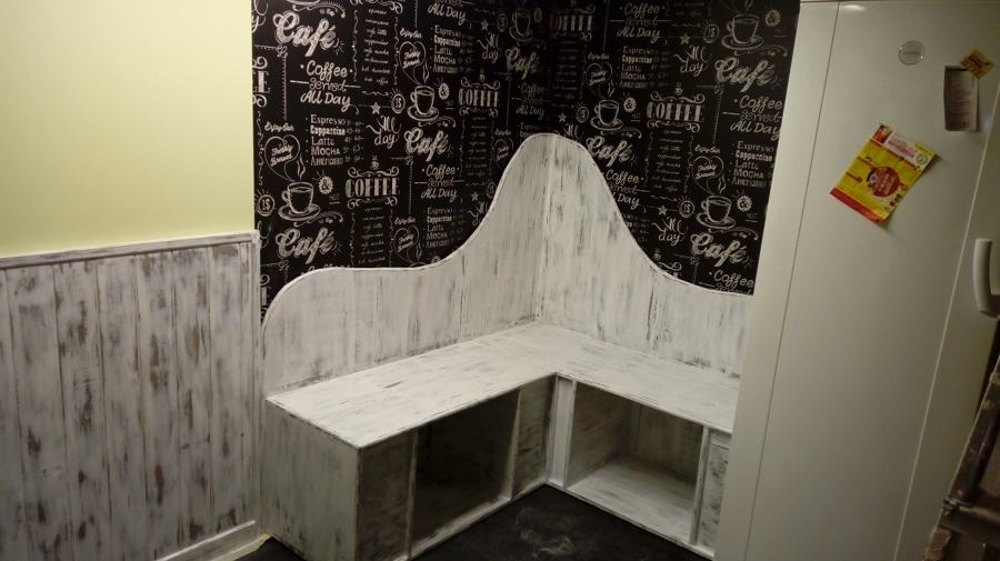 Banco de madera natural de pino, con acabado chalk paint