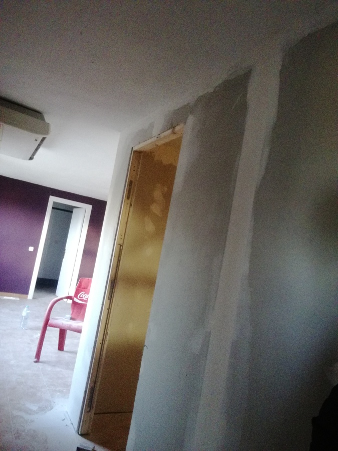 Habitación nueva en espacio de salon