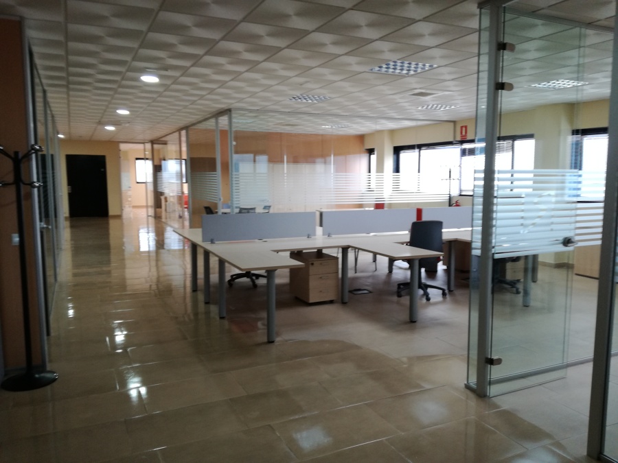 OFICINA DESPUES DE LIMPIEZA