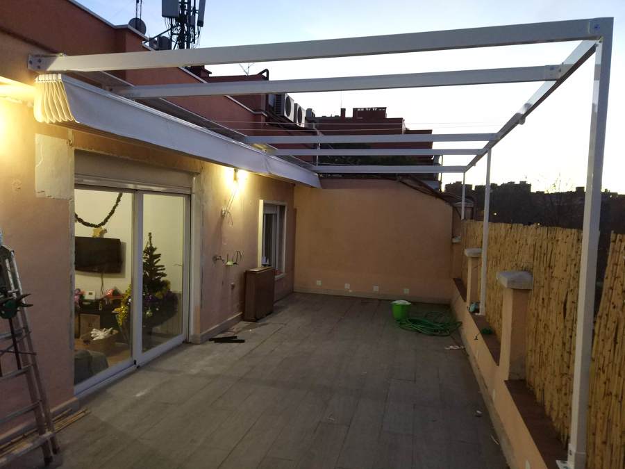 Pergola en dos modulos para ático en Madrid