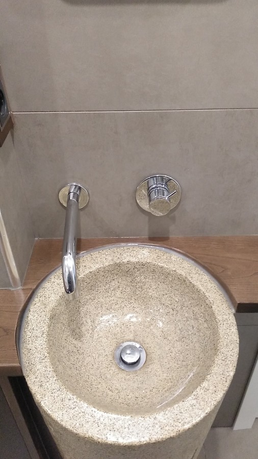 Lavabo y grifería.