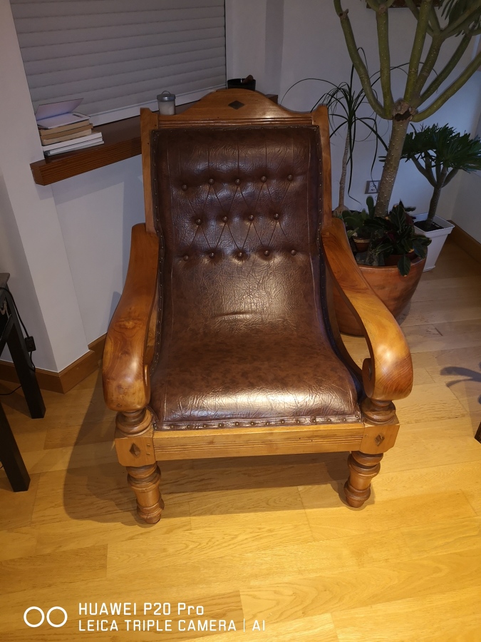 Sillón Tapizado en cuero marron