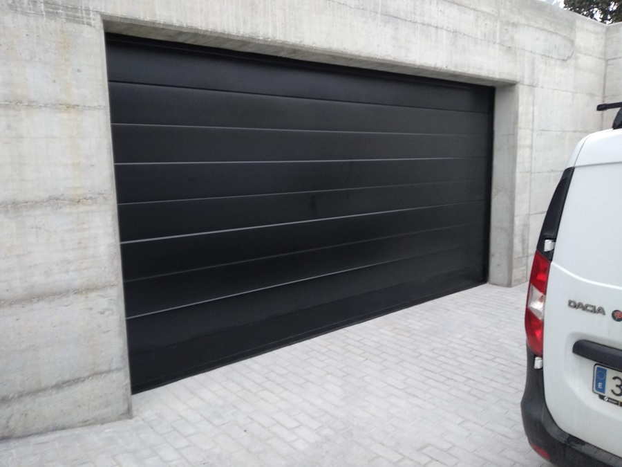 PUERTA SECCIONAL GRIS