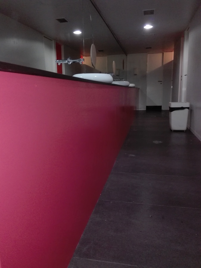 Lacado de mueble en color rosa fantástico