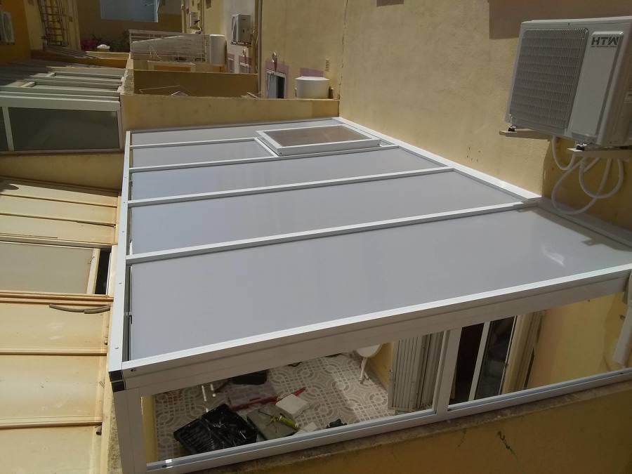 TECHO CORREDIZO EN ALUMINIO Y POLICARBONATO