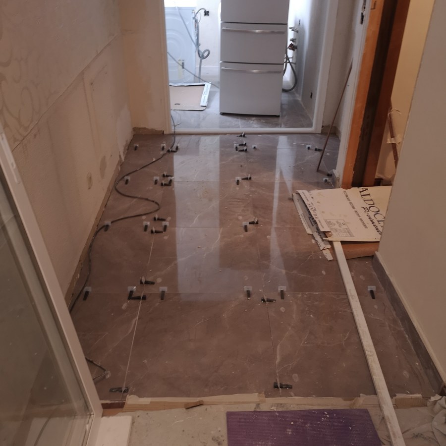 Hall de entrada y cocina en barrio San ignacio