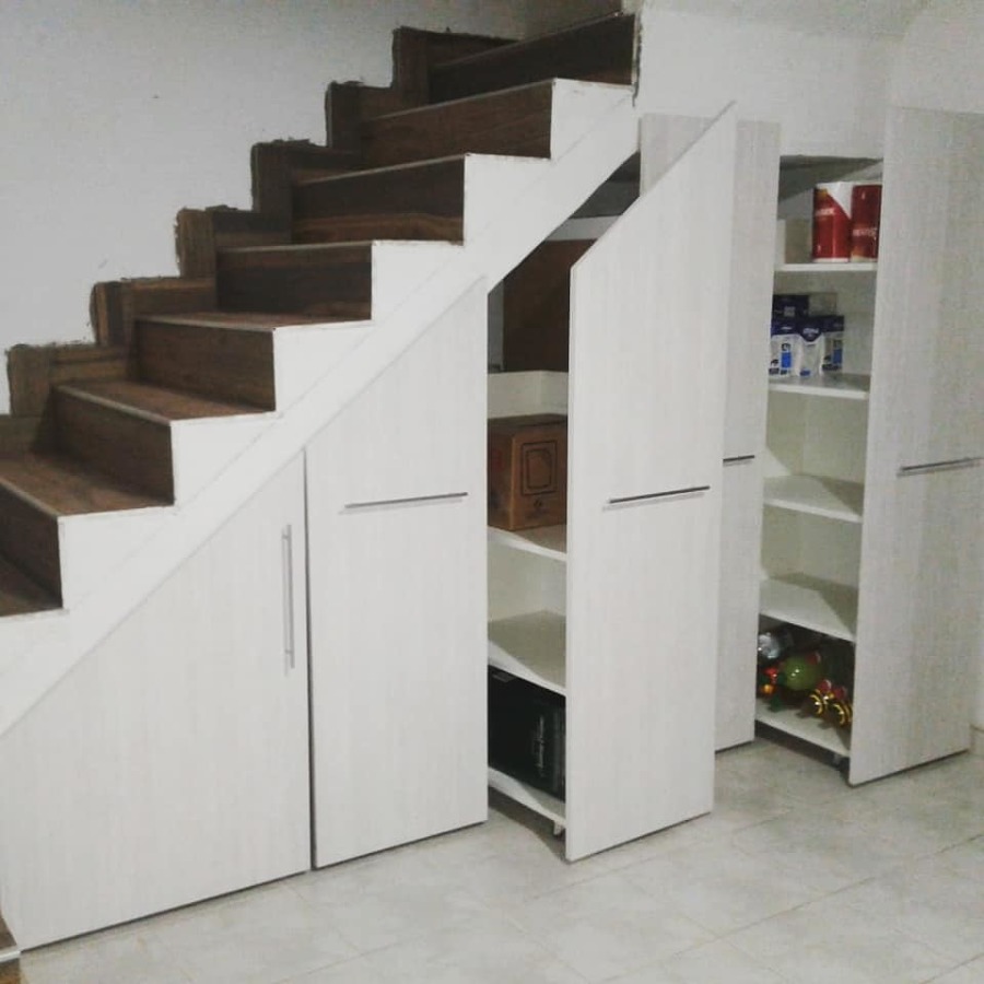 Almacenamiento bajo escalera