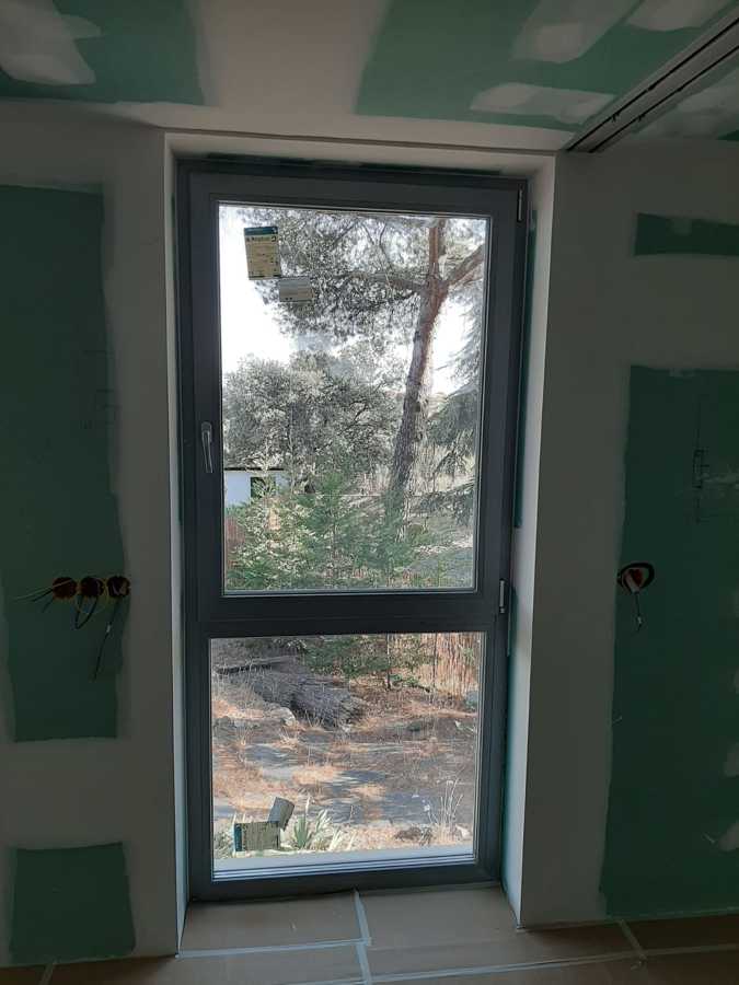 Ventana con antepecho