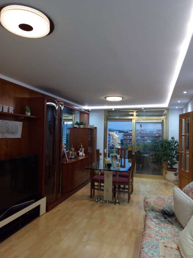 Salón terminado con estilo moderno