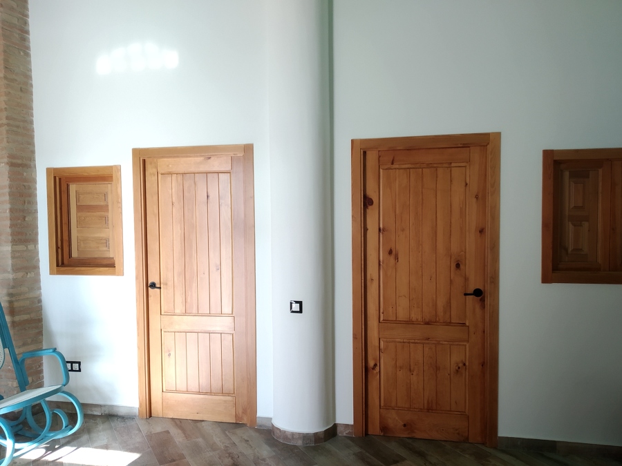 Tratamiento de protección y tono de color en madera virgen