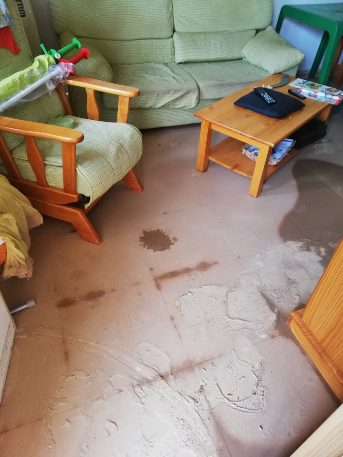 Antes de limpiar el salón