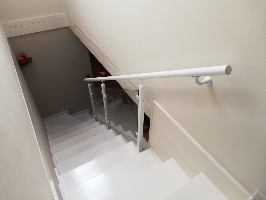 Barandilla acero lacado y vidrio