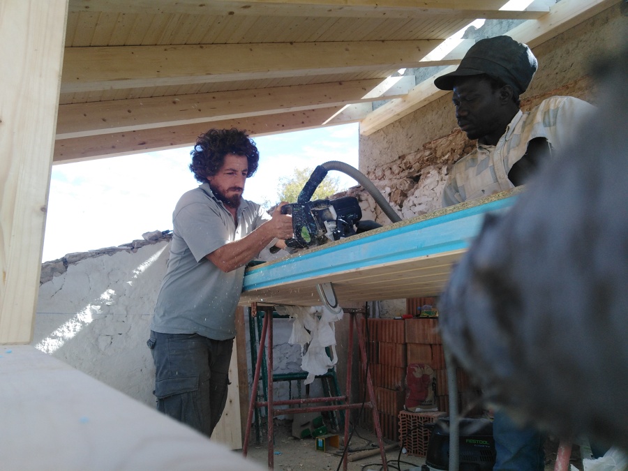 Corte del panel sándwich de cubierta