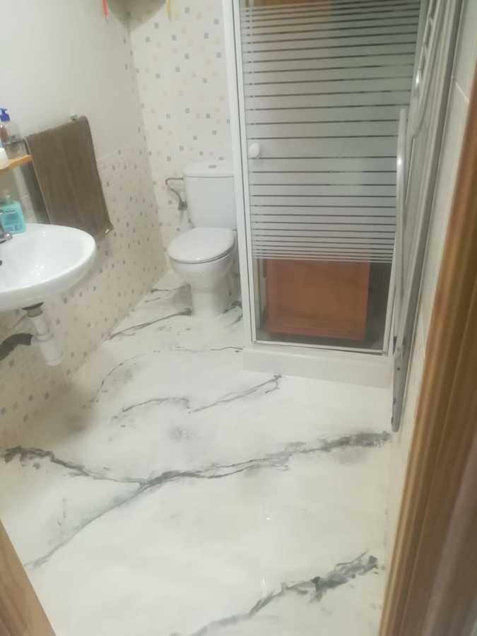 Suelo baño porcelanato líquido