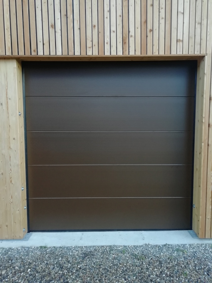 Puerta seccional automática acabado microperfilado