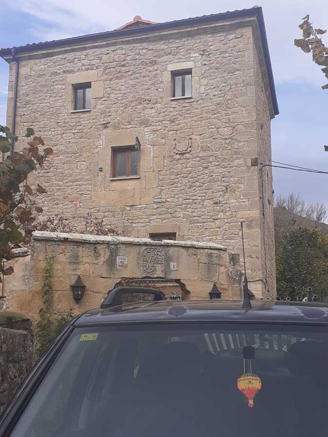 Casa de piedra de 3 plantas