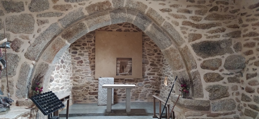 Restauración ermita románica y entorno.