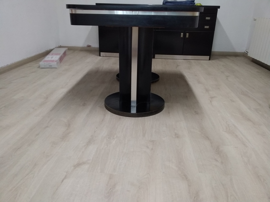 Pavimento flotante resiste al agua