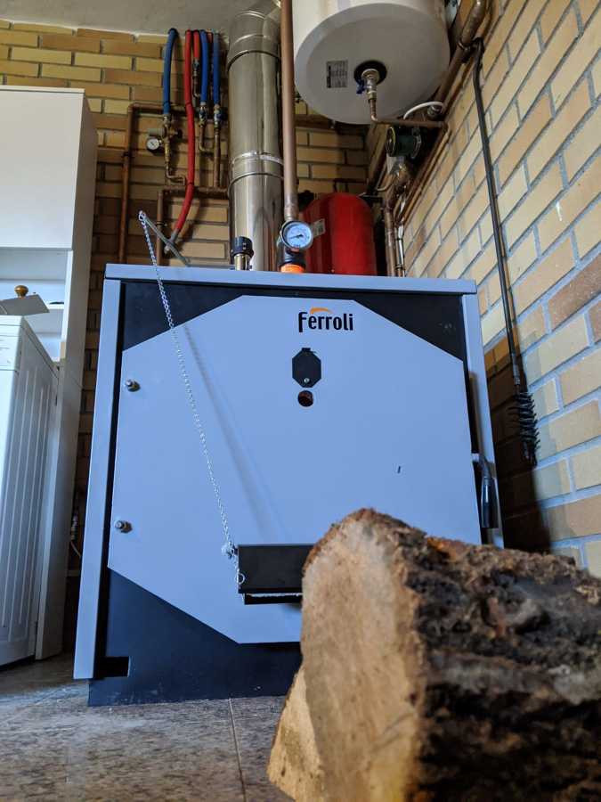 Instalación caldera de leña