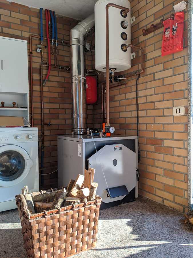 Instalación caldera de leña