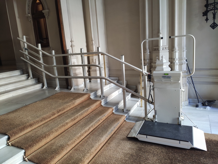 Plataforma salvaescaleras curva