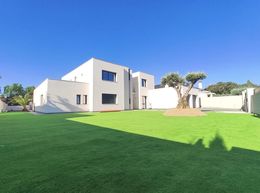 VIVIENDA UNIFAMILIAR Y JARDÍN