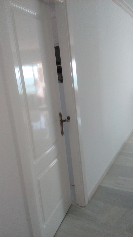 Lacado de puertas y marcos brillante