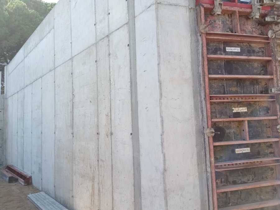 Muro de Hormigon en Terreno Privado