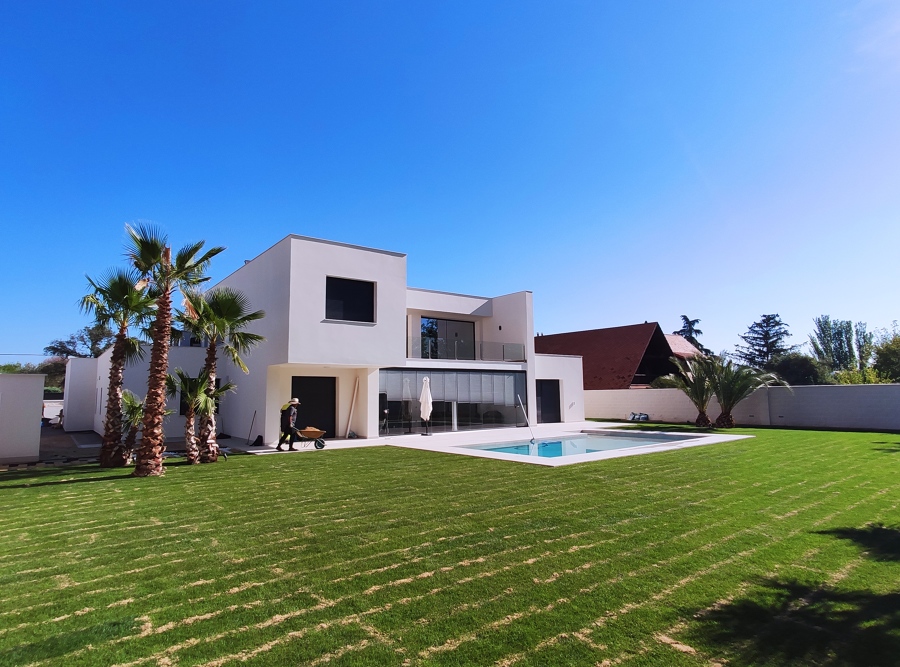 VIVIENDA UNIFAMILIAR Y PISCINA