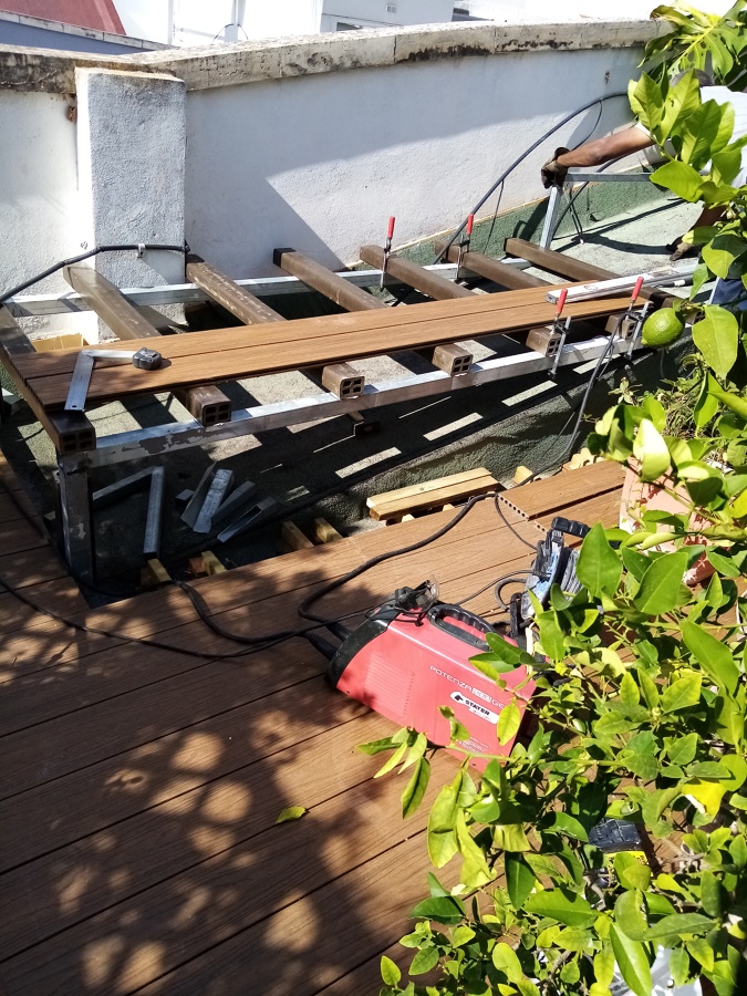 Tarima y estructura metálica