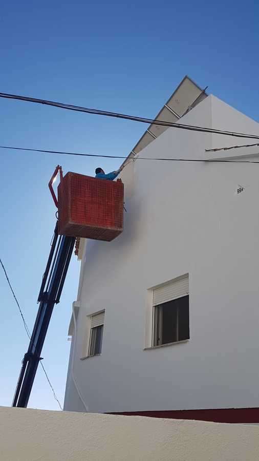 pintado con grua en farmacia
