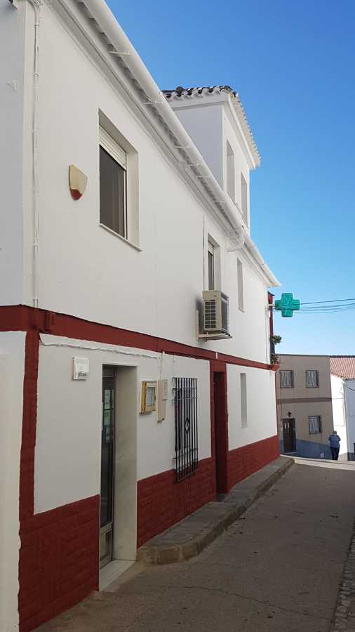 lateral fachada vivienda+ farmacia