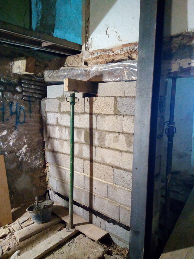 Refuerzo estructura de caja de escalera en planta sótano