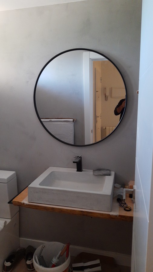 Baño en piso Madrid con microcemento