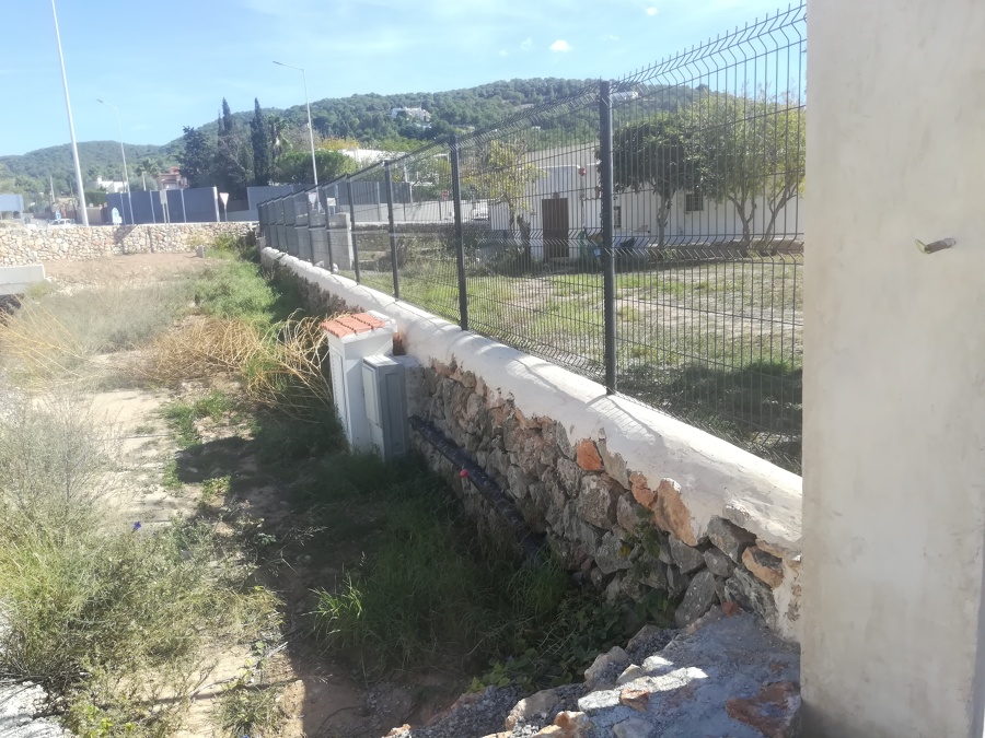 Arreglo de muros de piedra e instalación de vallas