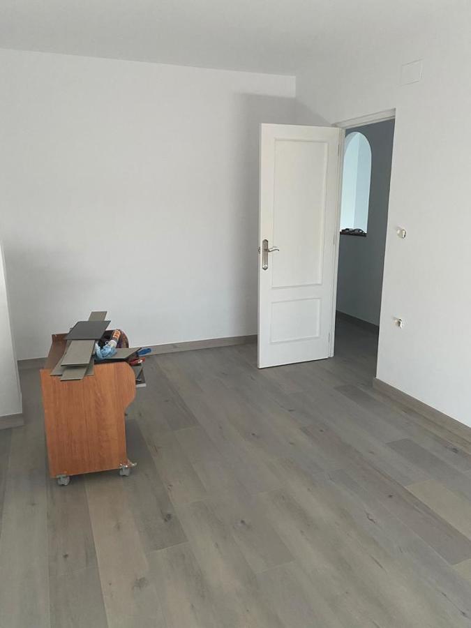 reforma suelo, paredes, techo y puerta