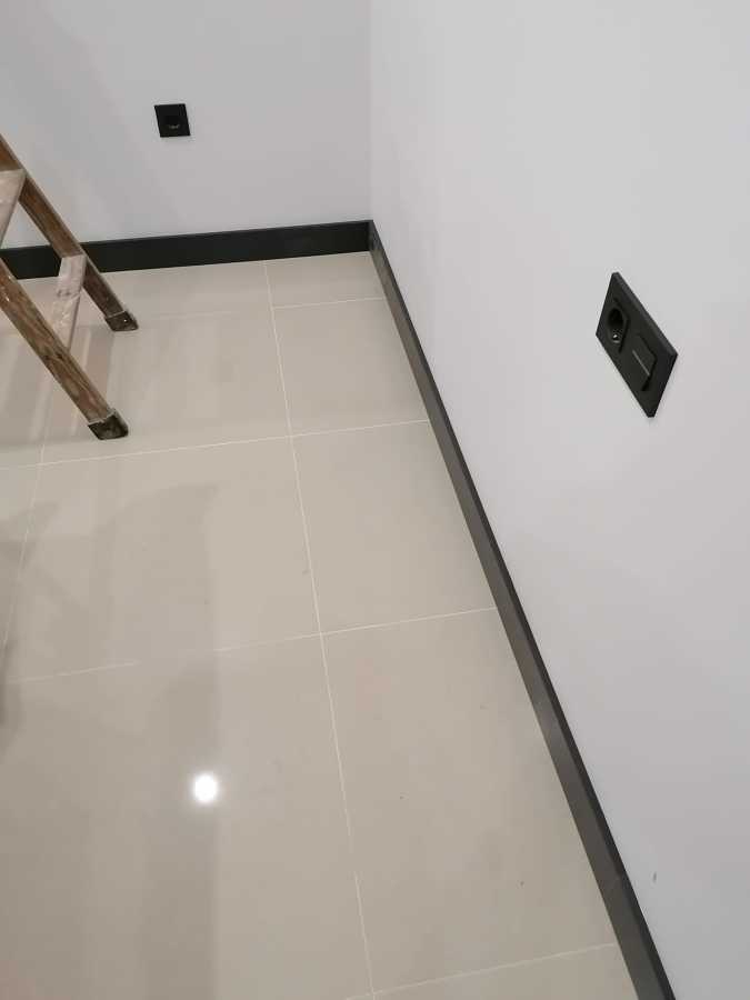 Fabricación y colocación de zócalos