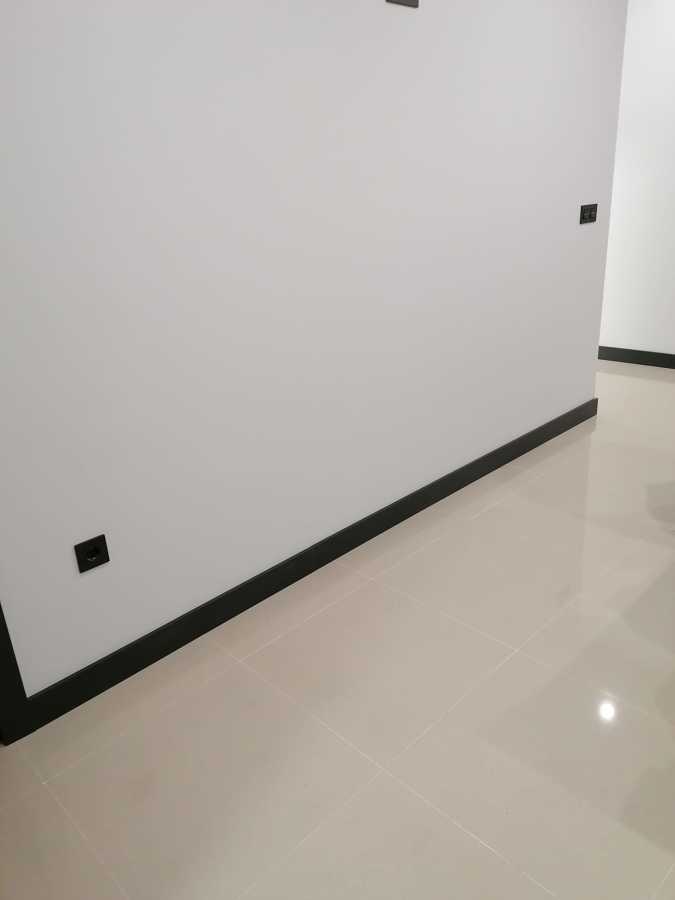 Fabricación y colocación de zócalos