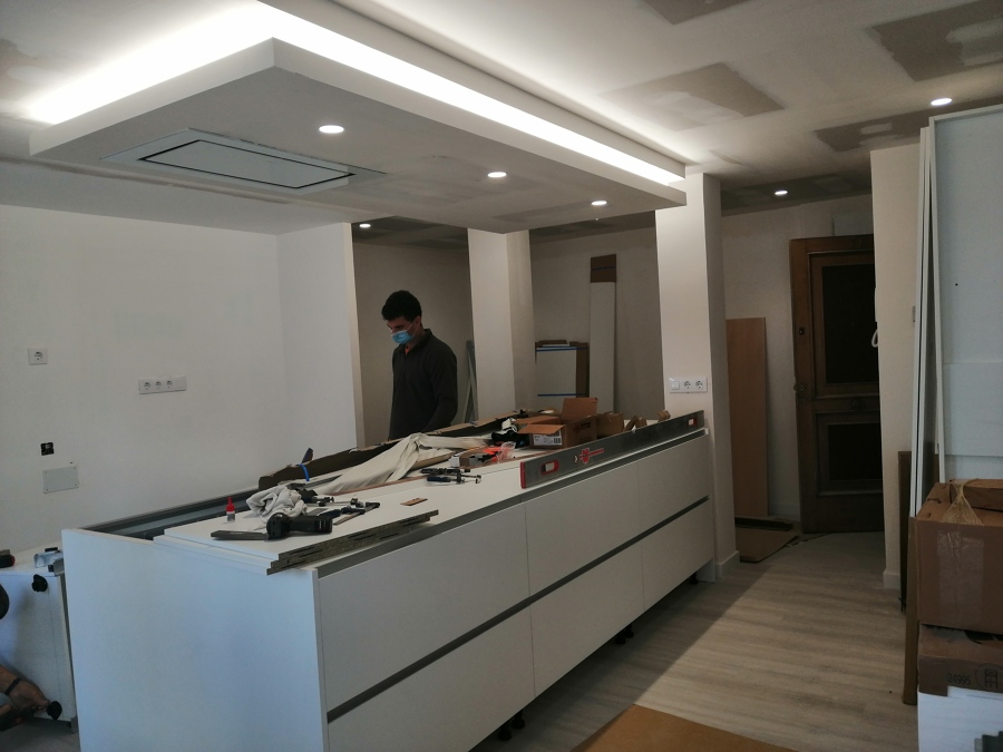 ISLA CON FALSO TECHO FOSEADO